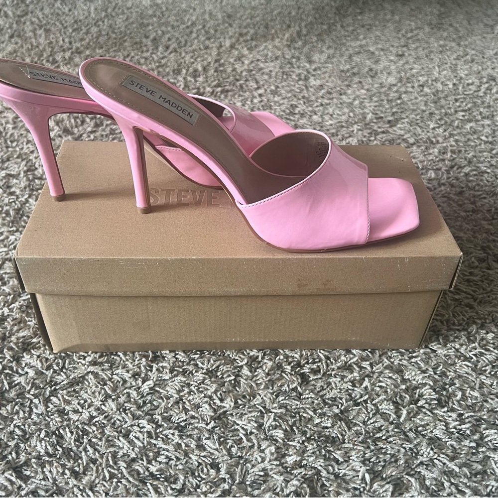 Steve Madden Signal Pink Patent size 11
